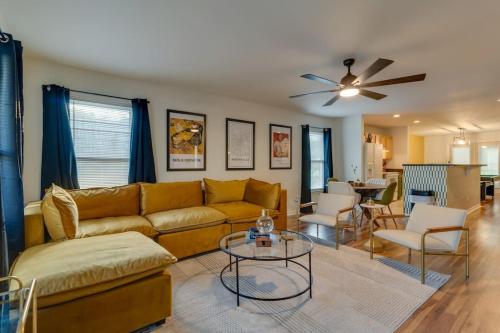 Close to Broadway Sleeps 10 with Pool Table! in Nashville, USA