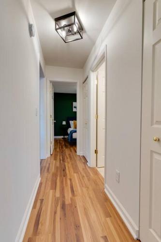 Close to Broadway Sleeps 10 with Pool Table! in Nashville, USA
