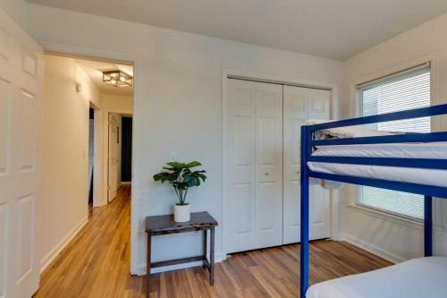 Close to Broadway Sleeps 10 with Pool Table! in Nashville, USA