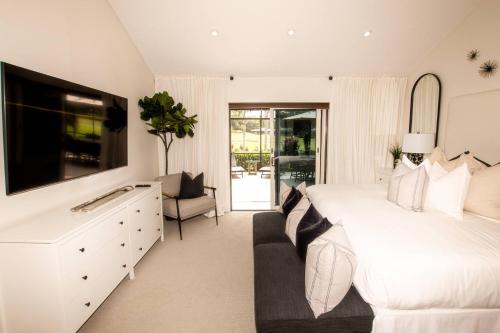 Timeless Treasure on Baywood Timeless Treasure on Baywood