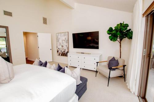 Timeless Treasure on Baywood Timeless Treasure on Baywood