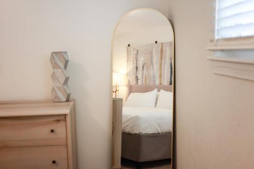 Sojourns Harborage Jellyfish Suite Near Beach in North Camellia Acres, USA