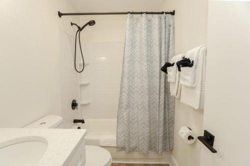 Sojourns Harborage Jellyfish Suite Near Beach in North Camellia Acres, USA