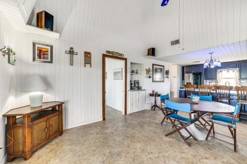 Sunset-View Home in Crystal Beach with Large Deck! in Crystal Beach, USA