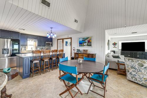 Sunset-View Home in Crystal Beach with Large Deck! in Crystal Beach, USA