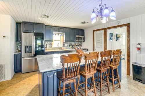 Sunset-View Home in Crystal Beach with Large Deck! in Crystal Beach, USA