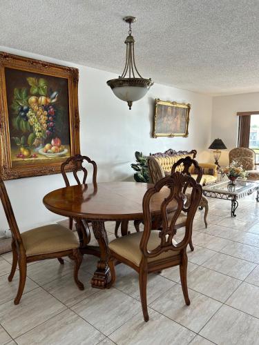 Beautiful apartment with very elegant colonial decoration detail