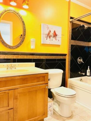 Red Peacock Catskill Cabin sleeps four 6 in Shandaken, USA