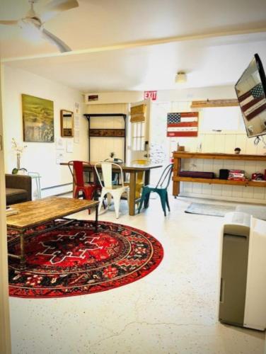 Catskill Cabin Duplex Apartment in Shandaken, USA