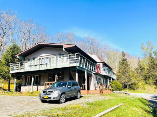 Catskill Cabin The Flamingo Suite 5 in Shandaken, USA