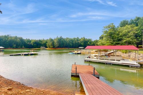 Lake Nottely Getaway in Mashburn Mill, USA