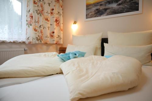 One-Bedroom Apartment image 6