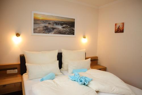 One-Bedroom Apartment image 5
