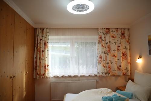 One-Bedroom Apartment image 10
