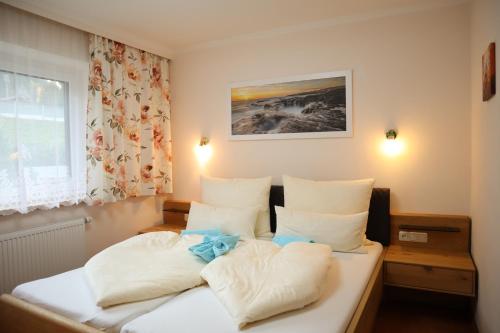 One-Bedroom Apartment image 8