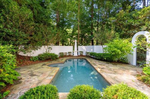 Swimming pool, 11580sqft Large Home By Airport in Southwest