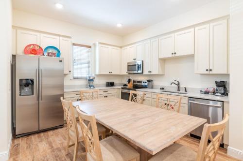 Spectacular Cottage with Hotel Amenities Near Disney at Margaritaville 3067KL - main image