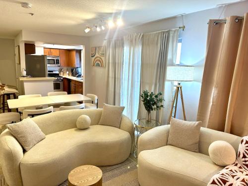 Mid-City Charm 2BR Near LAs Hotspots! thumb 3