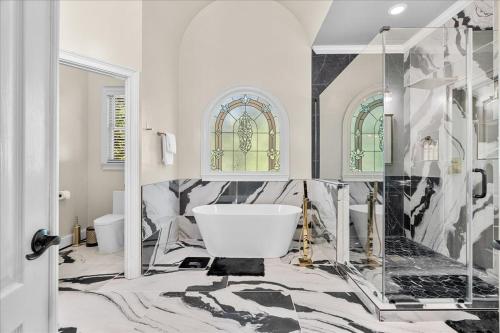 11580sqft Large Home By Airport in Southwest