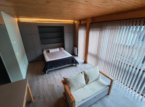 One-Bedroom Apartment image 9