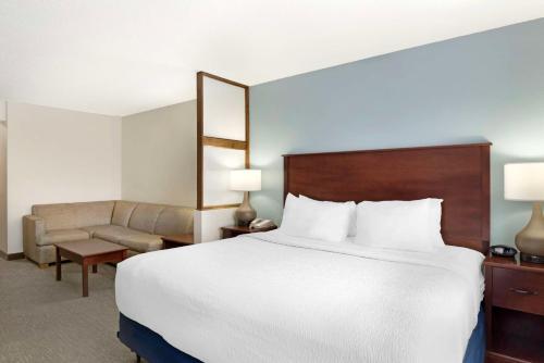 Best Western Plus Crossroads Inn & Suites in Zion Crossroads, USA