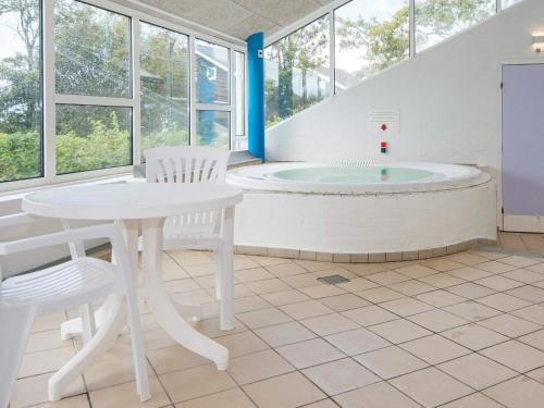 spa, 6 person holiday home on a holiday park in Hemmet in Falen