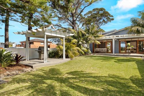 Bali Beach House by Experience Jervis Bay, Vincentia