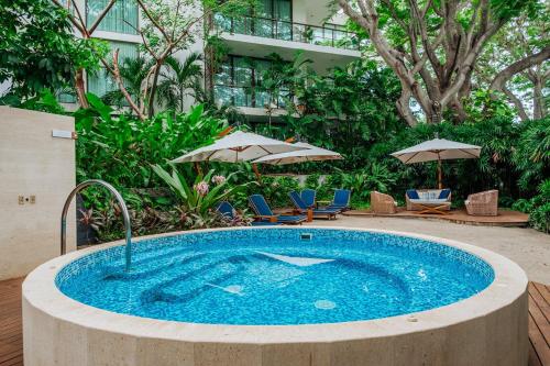 Tropical Paradise Beachfront Villa with Pool & BBQ in Cruz de Huanacaxtle, Mexico
