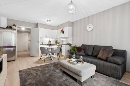 Luxurious modern room in central Oslo - EUR 4k Expensive Bed and 82'' Cinematic TV, Oslo (foto 7)
