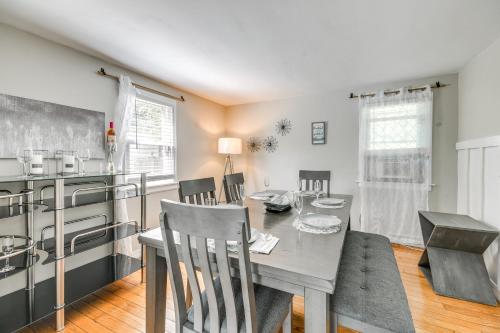 Charming Home with Fireplace 3 Mi to Dtwn Syracuse! in Syracuse, USA