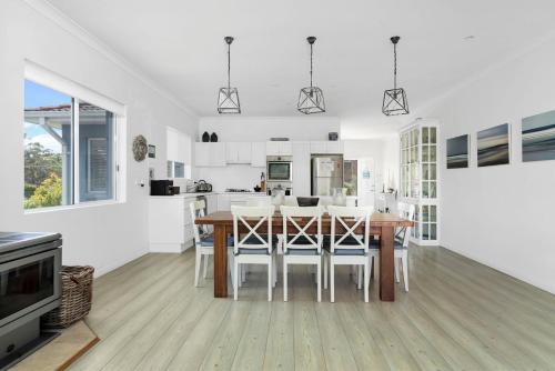 Caroline's Beach House by Experience Jervis Bay - image 5