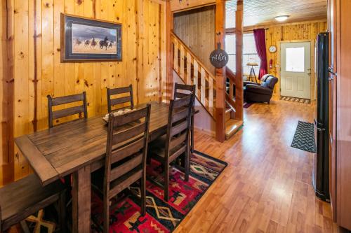 บริการและสิ่งอำนวยความสะดวก, Cabin minutes from Yosemite in ฟิชแคมป์ (CA)