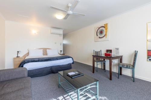 Large King Studio room in ASURE PRINCE motor lodge