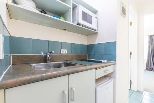Deluxe Suite with Spa Bath image 6