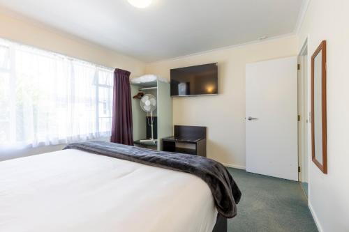 One-Bedroom Apartment with Spa Bath image 7