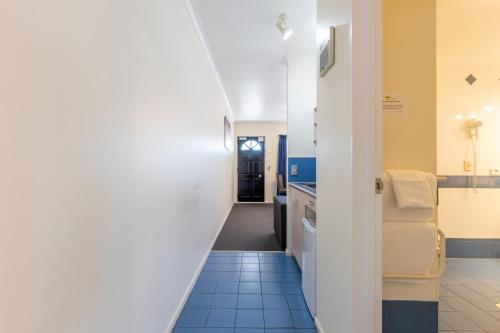 Bathroom, ASURE PRINCE motor lodge in Taupo