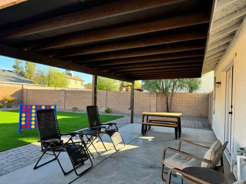 Glendale Gem with Pool & Office in Prime Location, Glendale (zdjęcie 8)