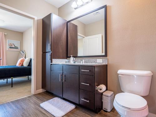 Chic spacious 2BA 2BR with views of pool in Orlando, USA