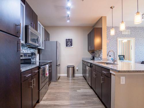 Chic spacious 2BA 2BR with views of pool in Orlando, USA