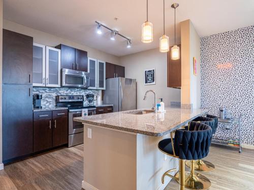 Chic spacious 2BA 2BR with views of pool in Orlando, USA