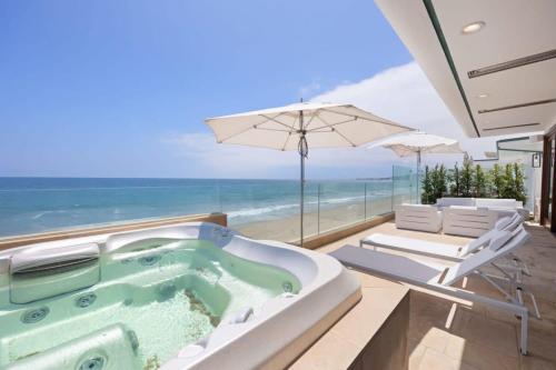 The Carbon by Stay Awhile Villas in Malibu, USA