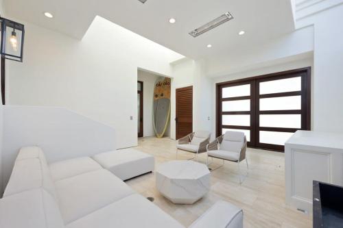 The Carbon by Stay Awhile Villas in Malibu, USA