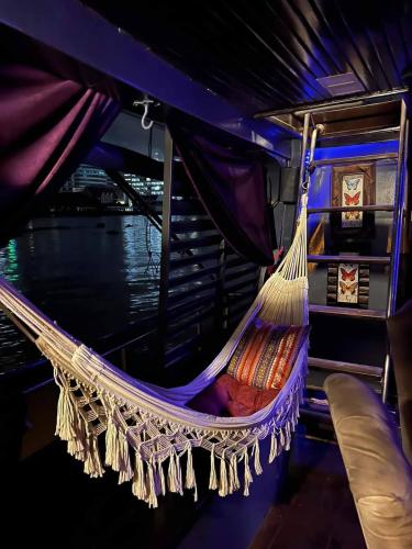 Sabai Sabai Liveaboard Bangkok thumbnail 3