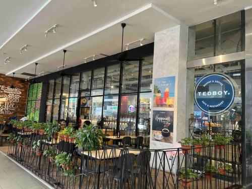 식음료(F&B), 아트리아 소포 스위트 (Atria Sofo Suites) in 페탈링 자야