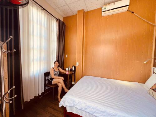 Queen Room with Balcony image 2