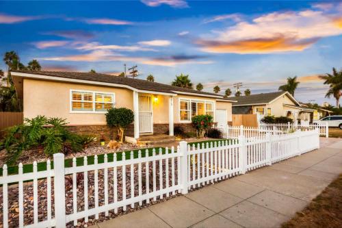 Coastal Cottage Haven StayCoastal Vacations in Oceanside, USA