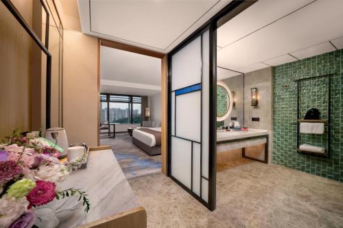 room detail thumbnail 1