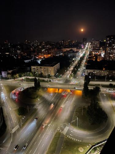 Apartments Center 2 - NEAR KHRESCHATYK - PALACE OF SPORTS - GULLIVER MALL - image 4