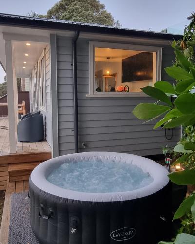 المنطقة المحيطة, Red Rock Cottage, beachfront luxury in وايوكو