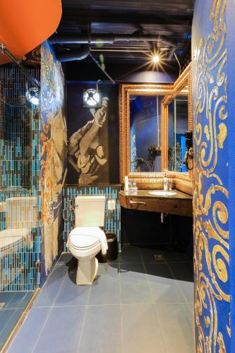 room detail thumbnail 2